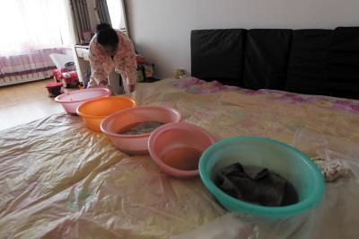 南通楼上漏水，住户失联，小区没物管，业主维权难！律师来支招……